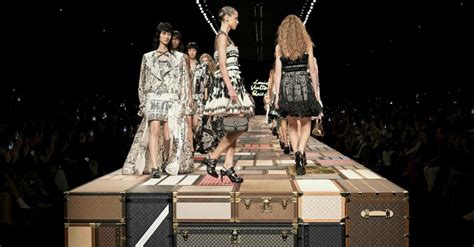 Chanel in cerca d’autore, l’energia dirompente di Louis Vuitton, .